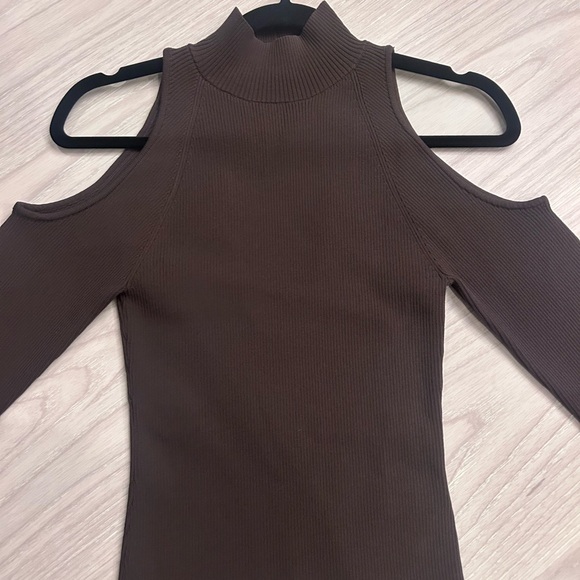 ASTR Cut Out Ribbed Top - Picture 3 of 3